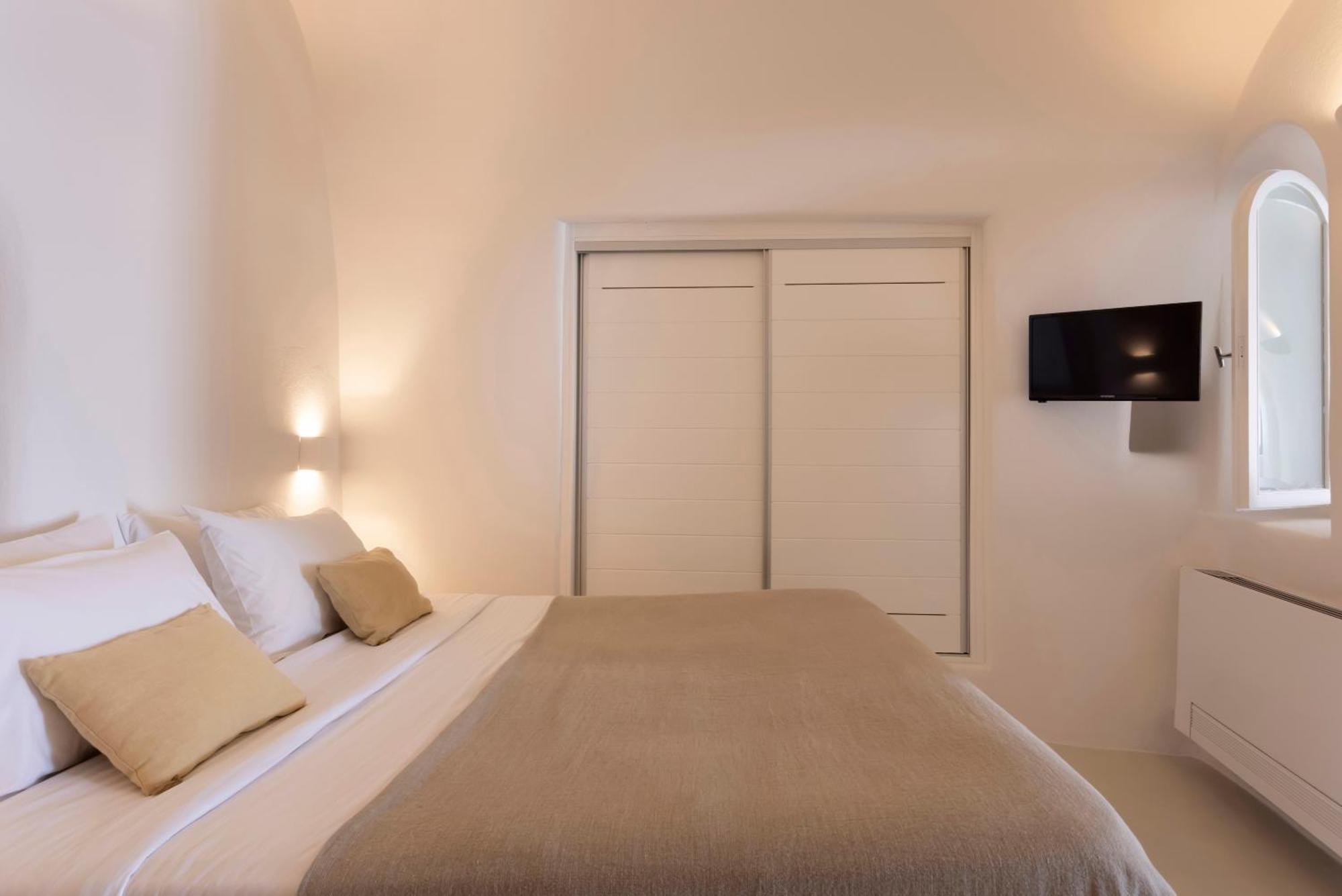 Bluedome Cavehouses By Otium Villas Oia Room photo